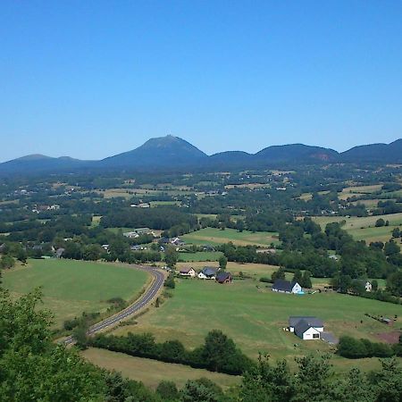 Lilas, Gite Saint Antoine, Orcival, Entre Sancy Et Volcans. Экстерьер фото
